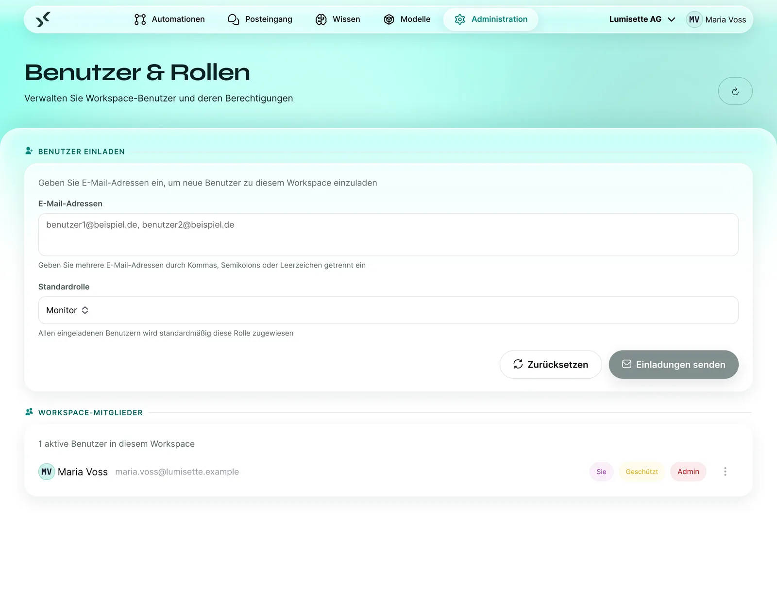 Benutzer und Rollen: Mitarbeitende einer Abteilung einladen und eine Rolle vergeben.